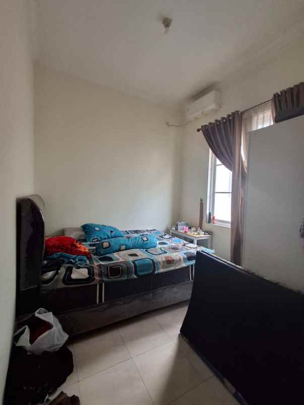 dijual rumah royal residence