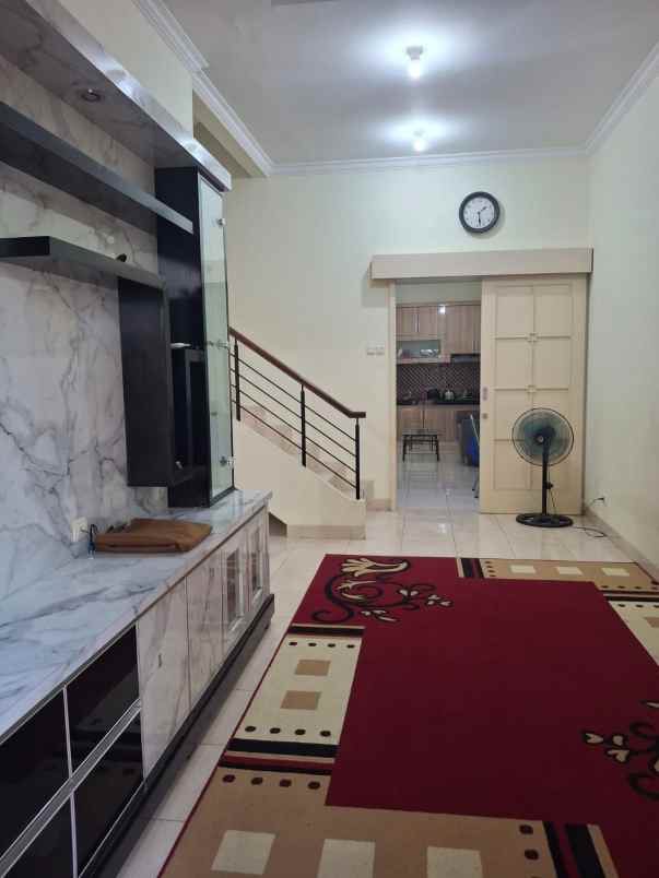 dijual rumah royal residence