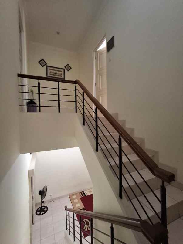 dijual rumah royal residence