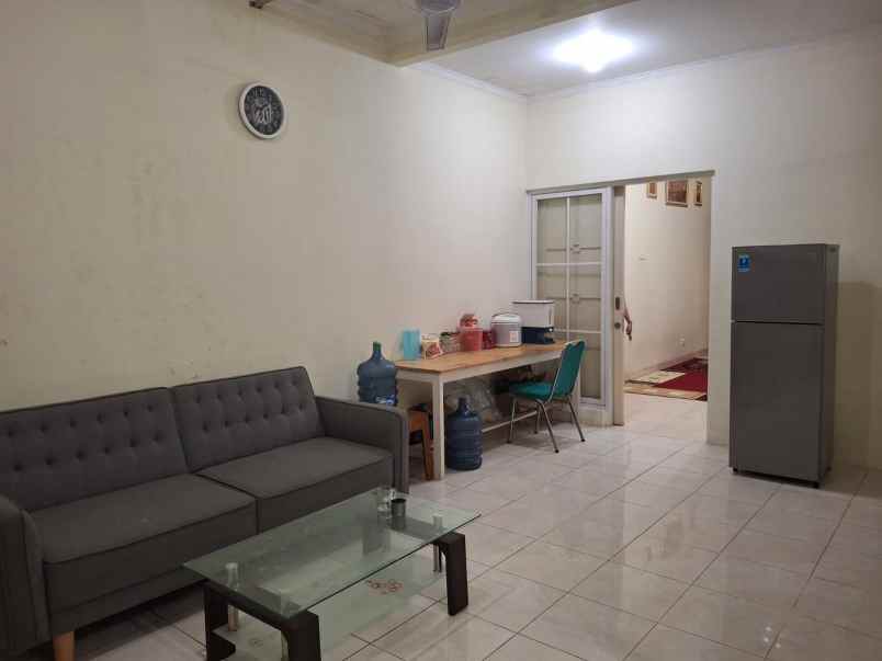 dijual rumah royal residence