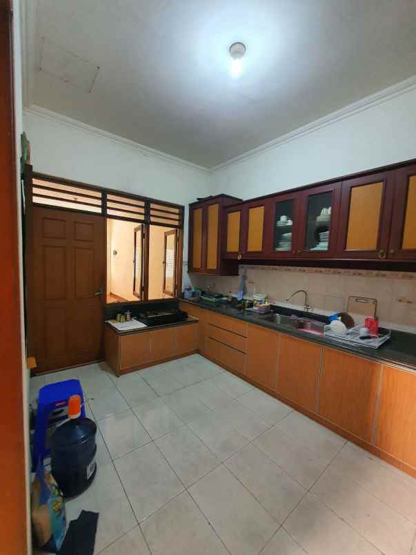 dijual rumah rumah 2 lantai jemursari