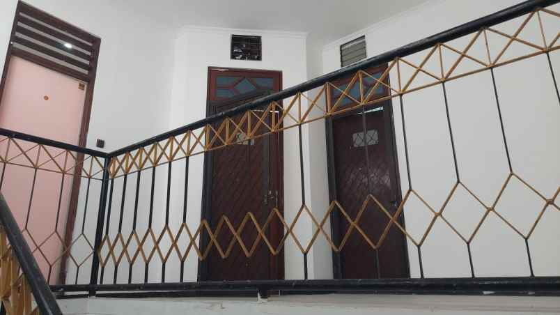 dijual rumah rungkut