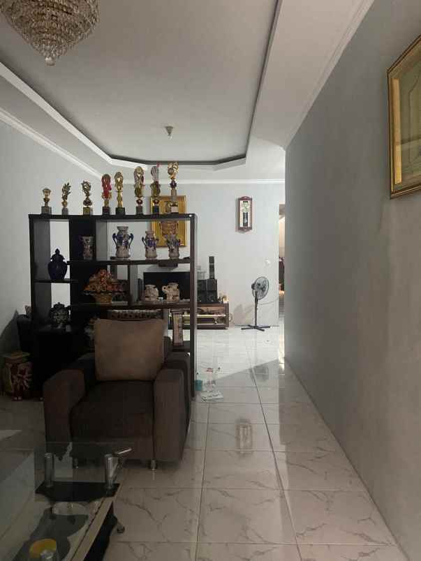 dijual rumah rungkut asri
