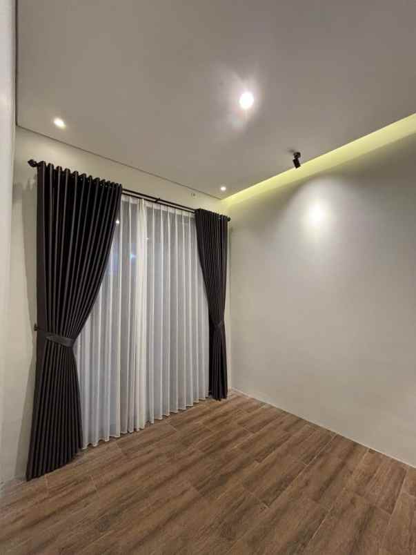 dijual rumah sambisari
