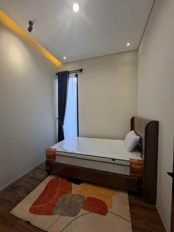 dijual rumah sambisari