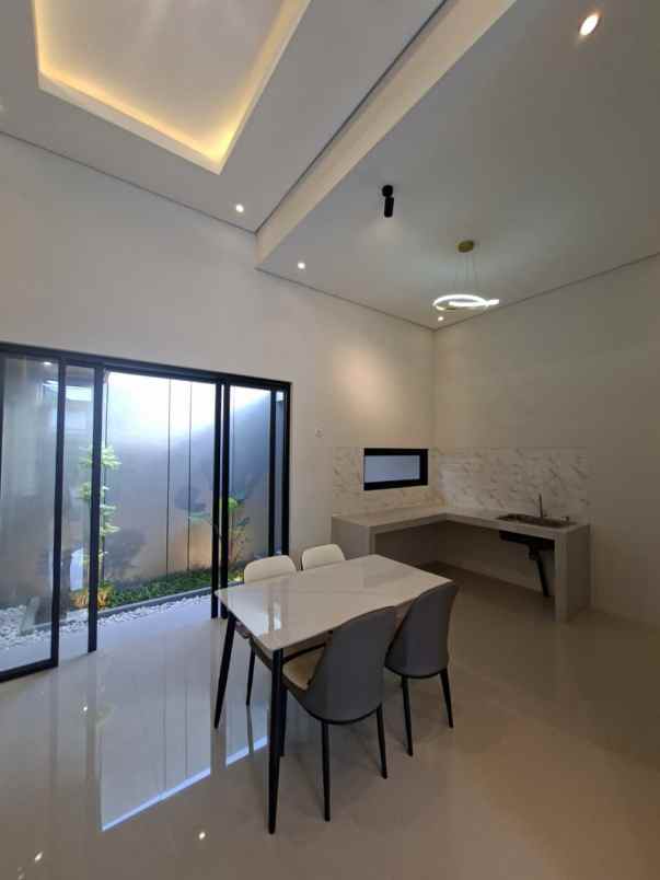 dijual rumah sambisari
