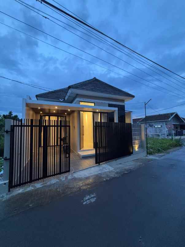 dijual rumah sambisari
