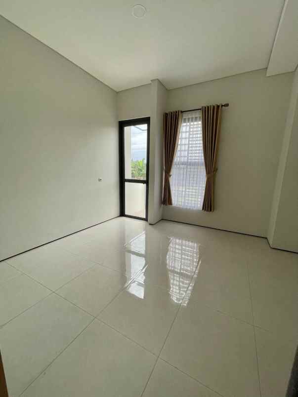 dijual rumah sawangan