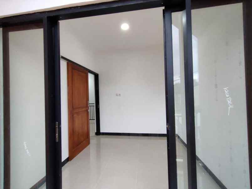 dijual rumah sawangan