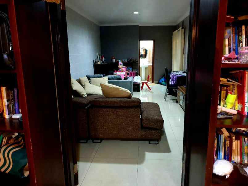 dijual rumah sersan bajuri