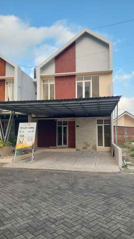dijual rumah siap huni di lumajang