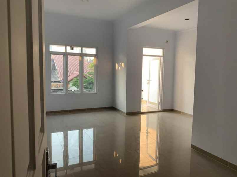 dijual rumah siap huni di raffles hills cibubur