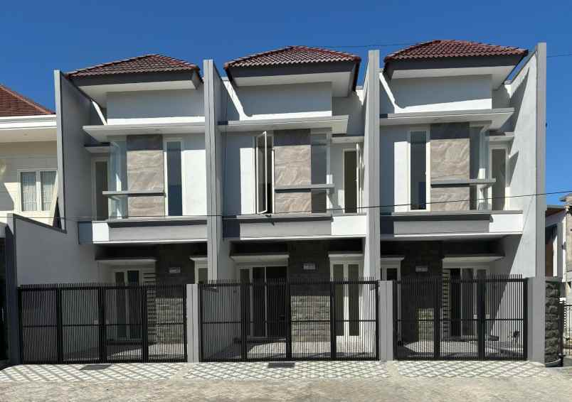 dijual rumah sutorejo
