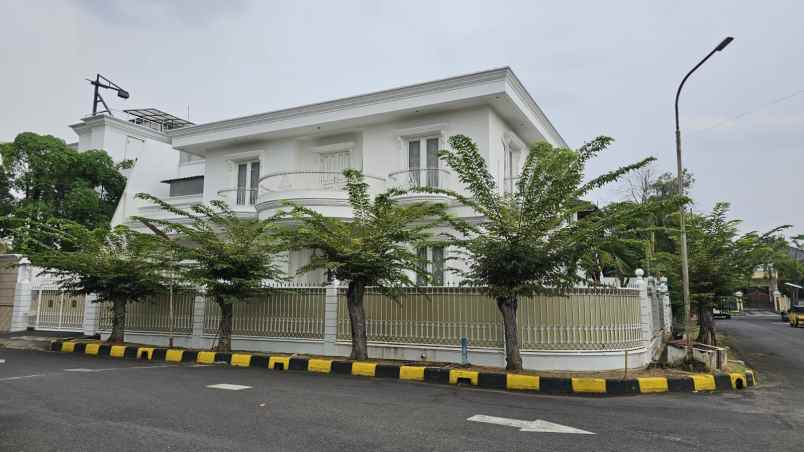 dijual rumah taman hijau j11 kembangan