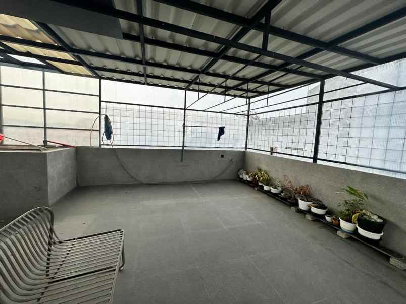 dijual rumah taman kencana cengkareng