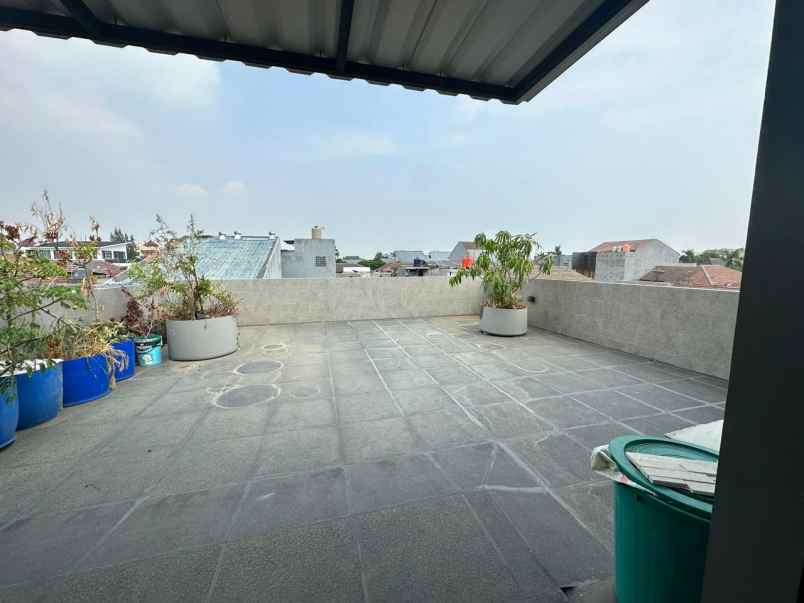 dijual rumah taman kencana cengkareng