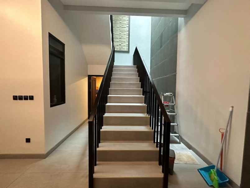dijual rumah taman kencana cengkareng