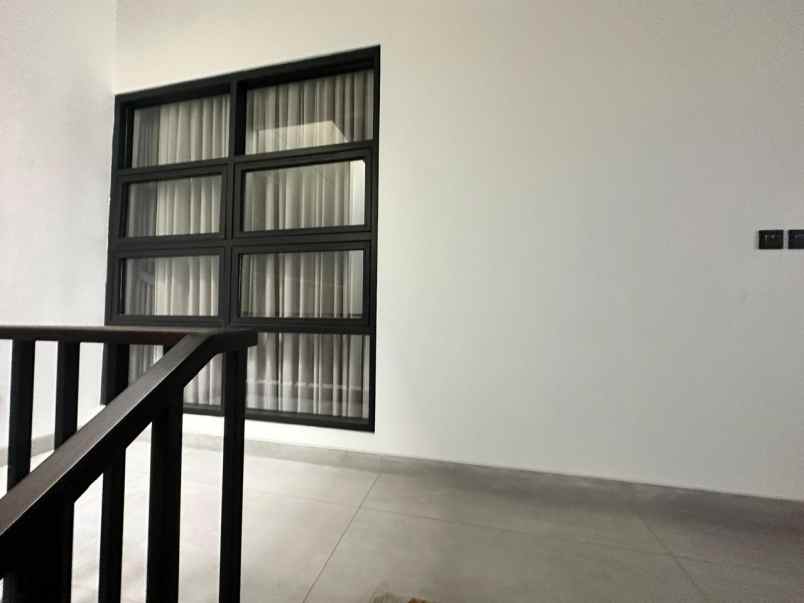 dijual rumah taman kencana cengkareng