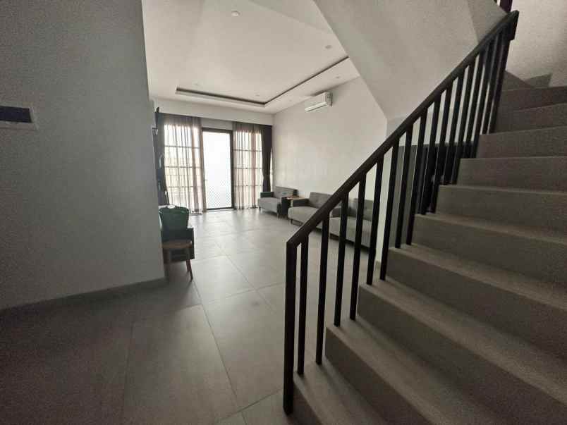 dijual rumah taman kencana cengkareng