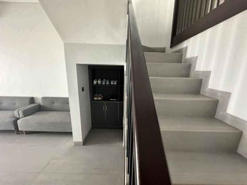 dijual rumah taman kencana cengkareng