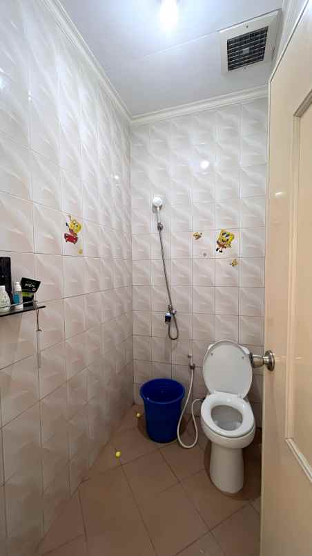 dijual rumah taman modern