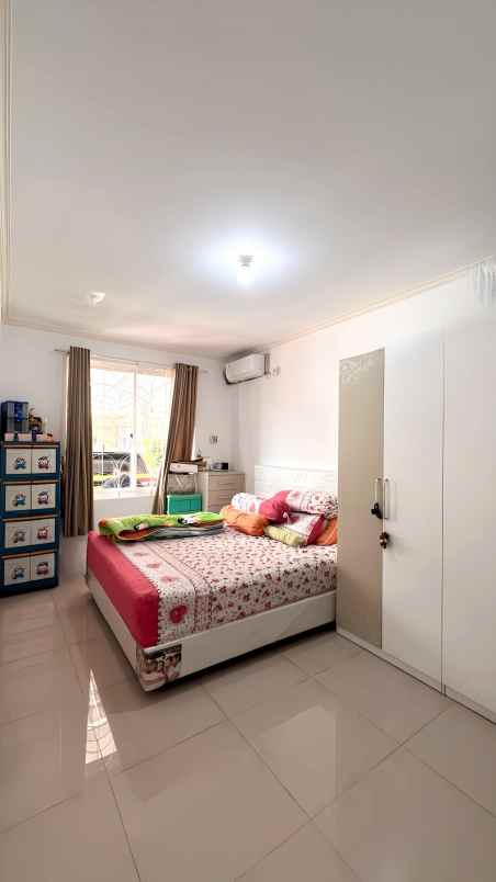 dijual rumah taman modern