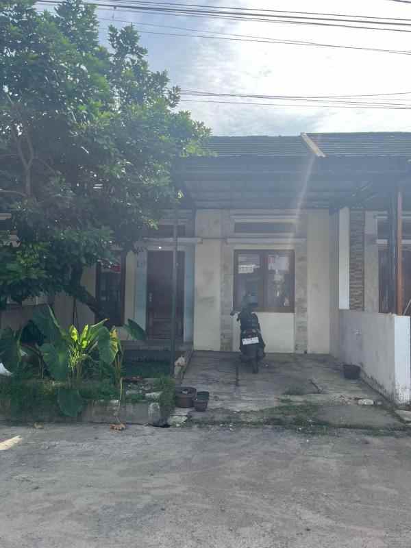 dijual rumah taman sawangan
