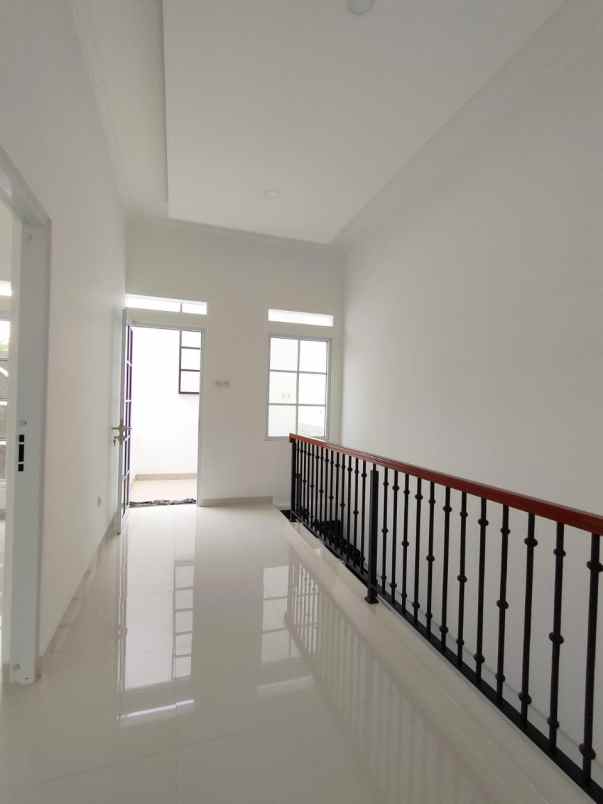 dijual rumah taman tampak siring sentul