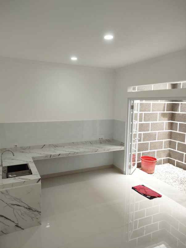 dijual rumah taman tampak siring sentul