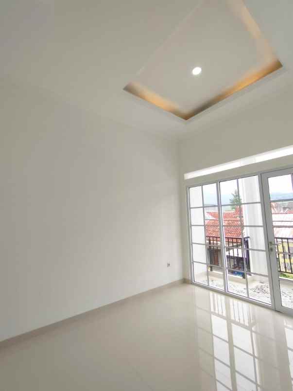 dijual rumah taman tampak siring sentul