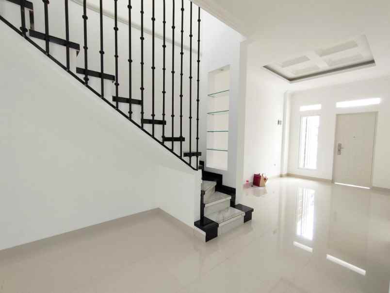 dijual rumah taman tampak siring sentul