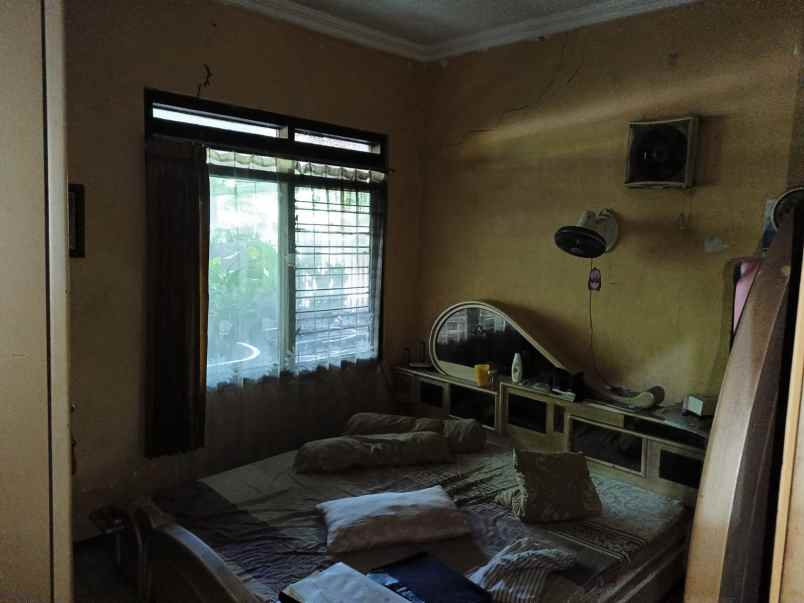 dijual rumah tenggilis