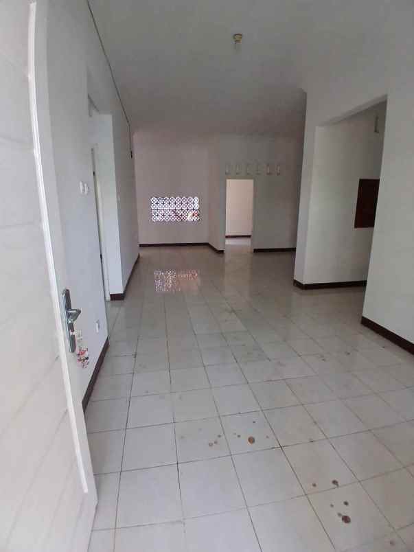 dijual rumah tole iskandar depok