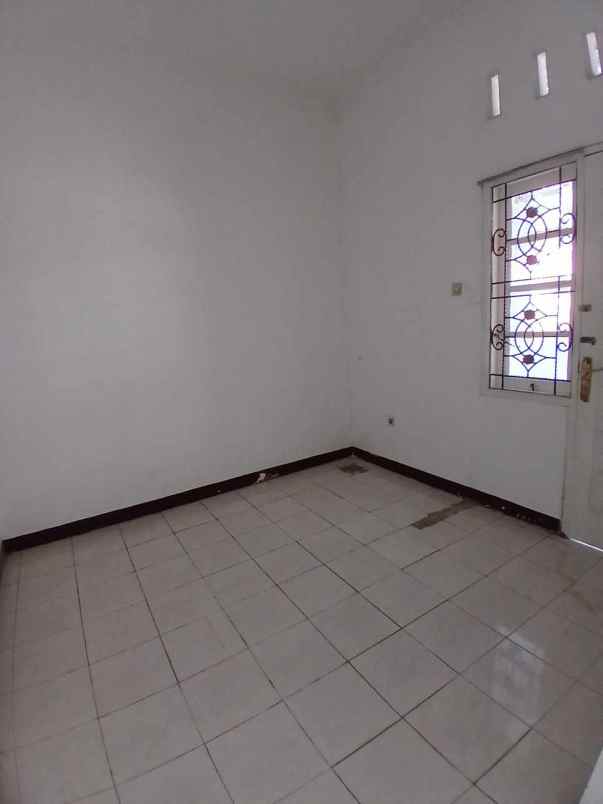 dijual rumah tole iskandar depok