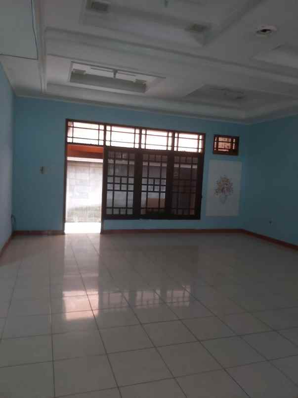 dijual rumah tomang