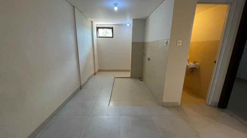 dijual rumah town house pondok indah