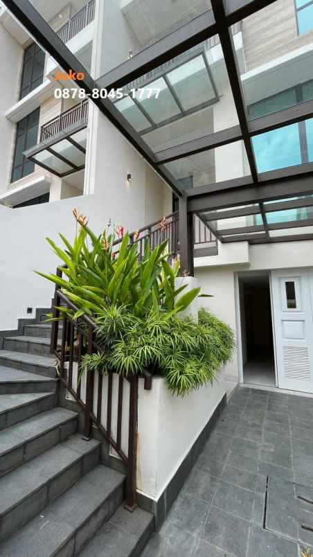 dijual rumah town house pondok indah