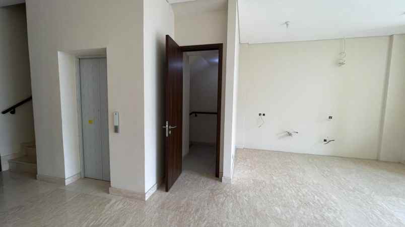 dijual rumah town house pondok indah