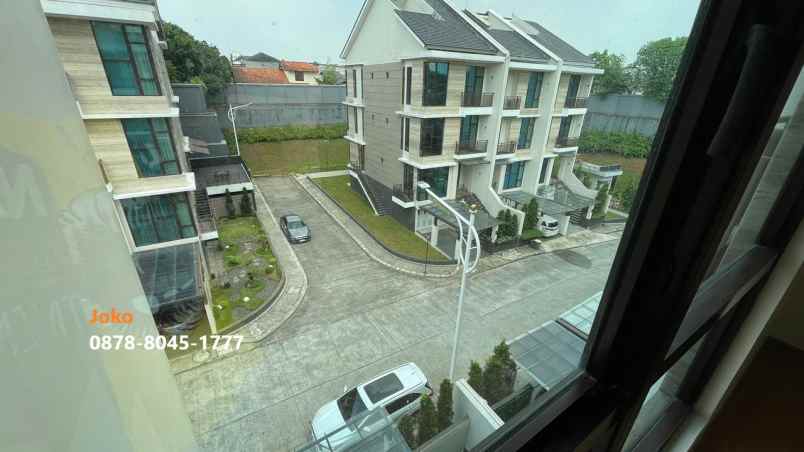 dijual rumah town house pondok indah