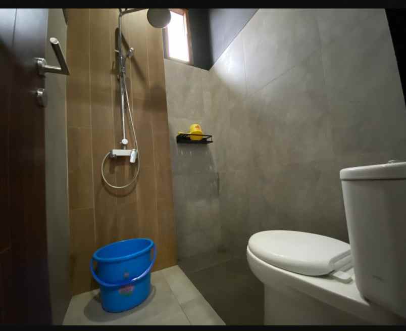 dijual rumah villa 2 lantai di lembang