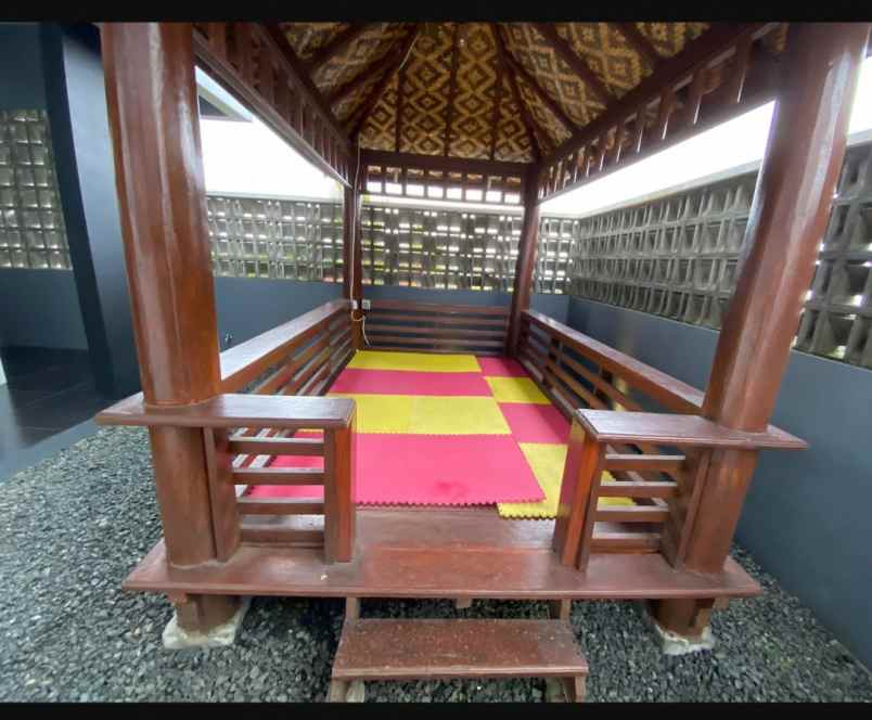 dijual rumah villa 2 lantai di lembang