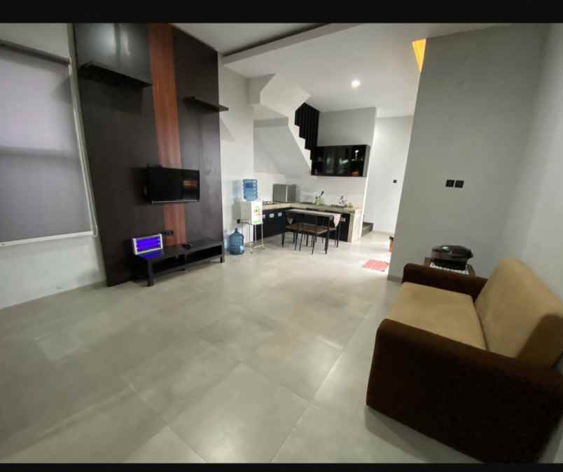 dijual rumah villa 2 lantai di lembang