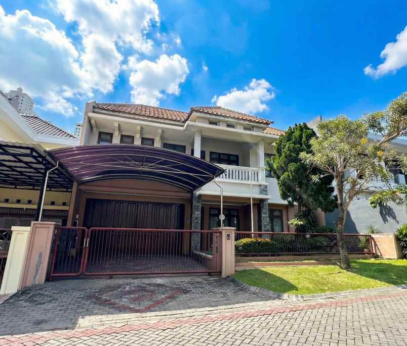 dijual rumah villa bukit indah