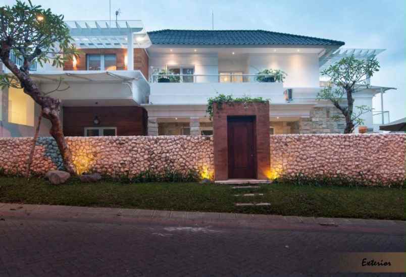 dijual rumah villa puncak tidar