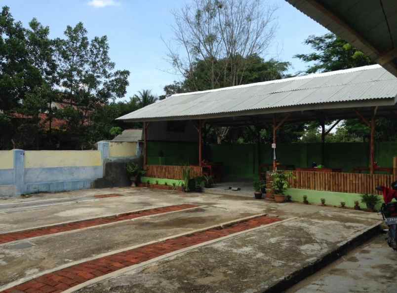 dijual tanah bangunan di atasnya