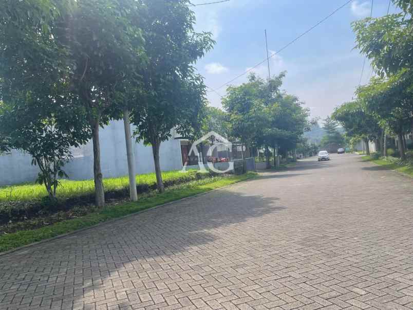 dijual tanah perum grianan agung