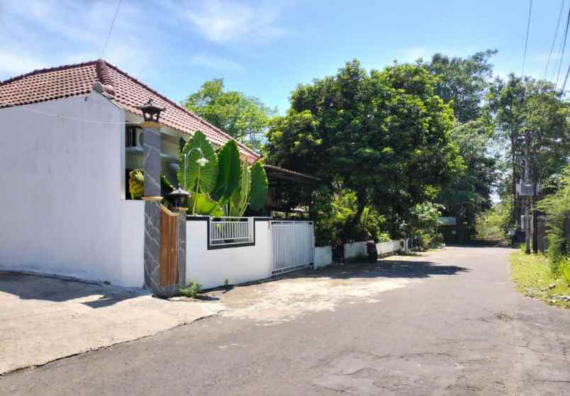 dijual villa berbah