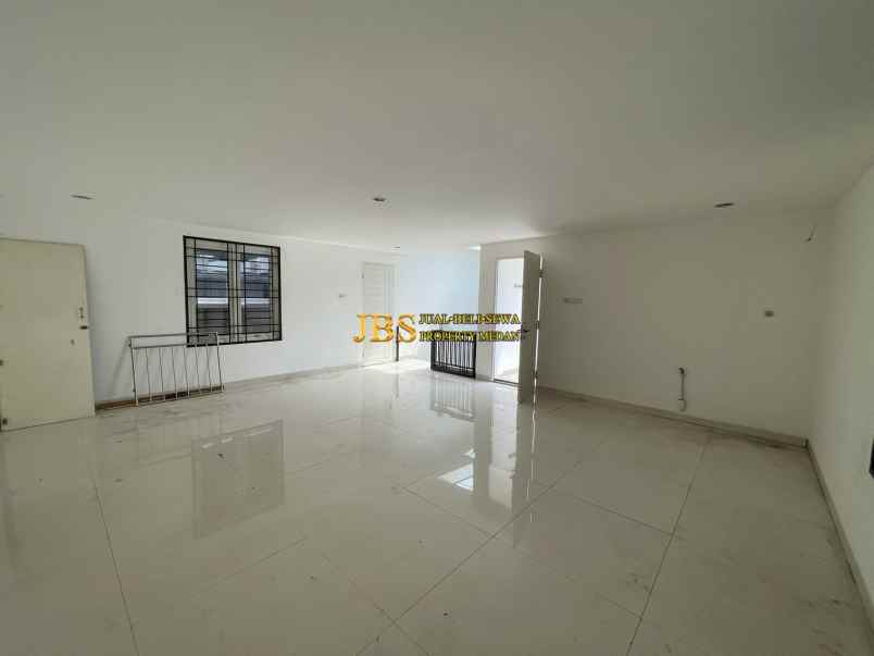 dijual villa komplek cemara kuta jalan