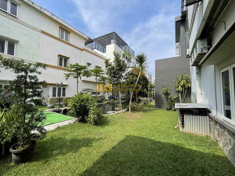 dijual villa komplek cemara kuta jalan