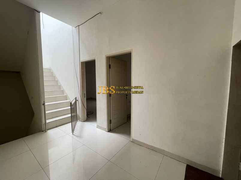 dijual villa komplek cemara kuta jalan